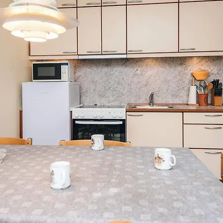 4 Person In Fano-by Traum Fano