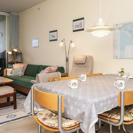 4 Person In Fano-by Traum